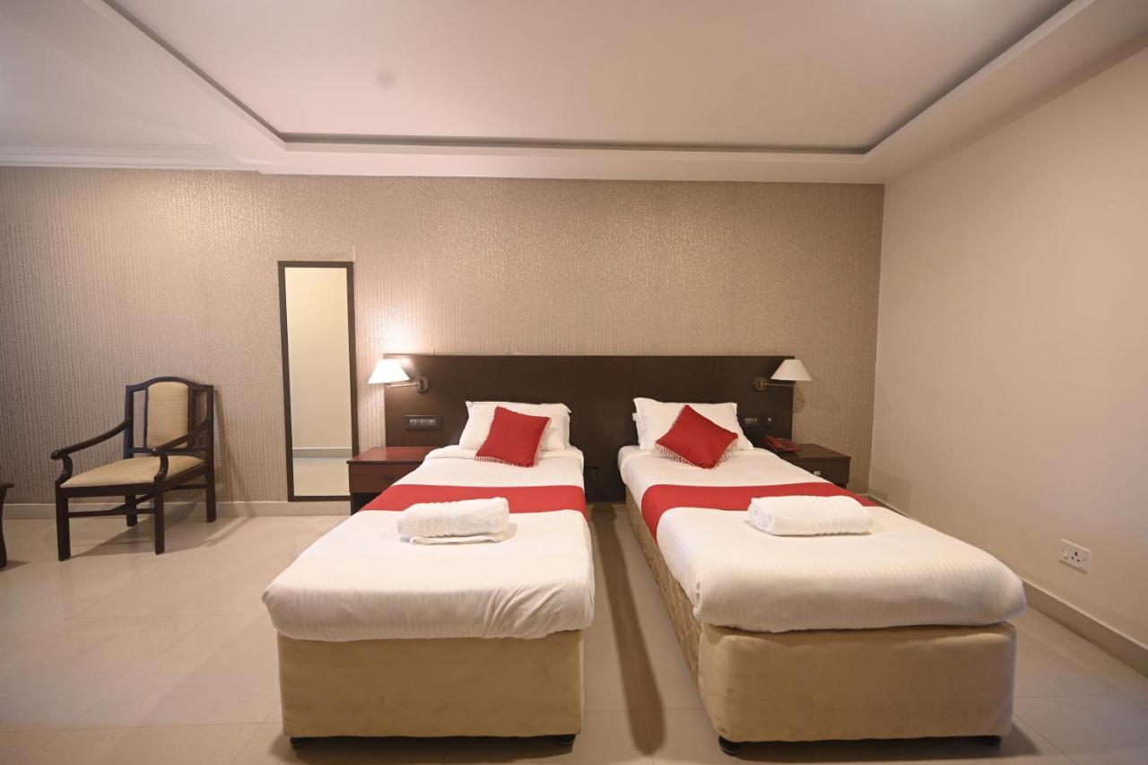 Hotel Bhagavath Gardens Chengannur Exteriör bild