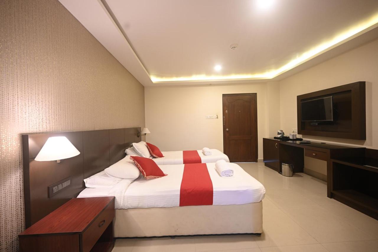 Hotel Bhagavath Gardens Chengannur Exteriör bild