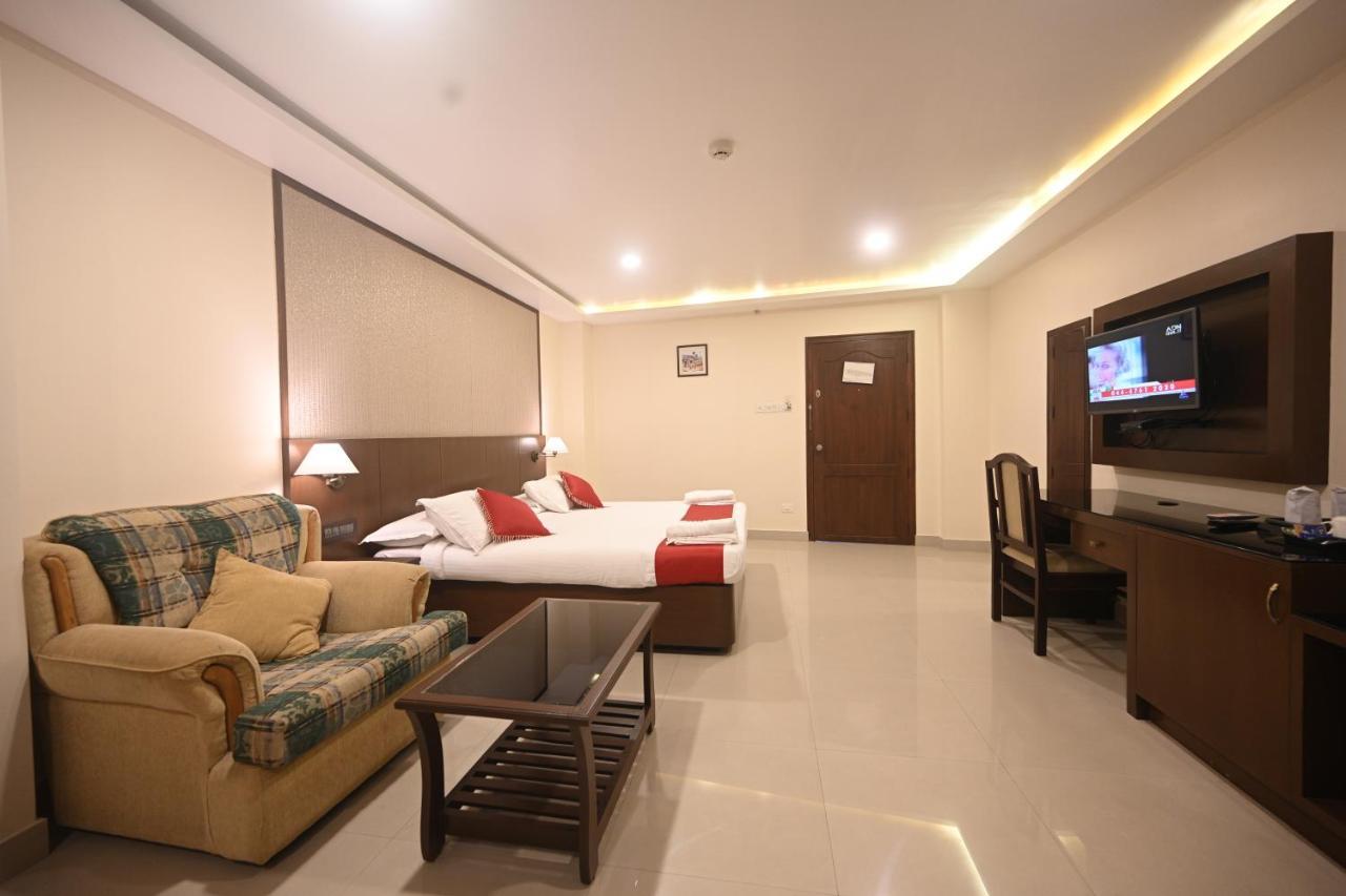 Hotel Bhagavath Gardens Chengannur Exteriör bild
