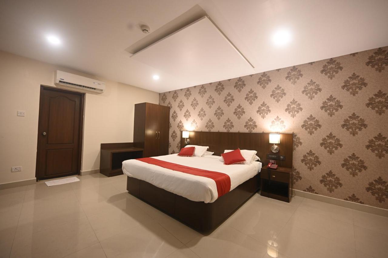 Hotel Bhagavath Gardens Chengannur Exteriör bild