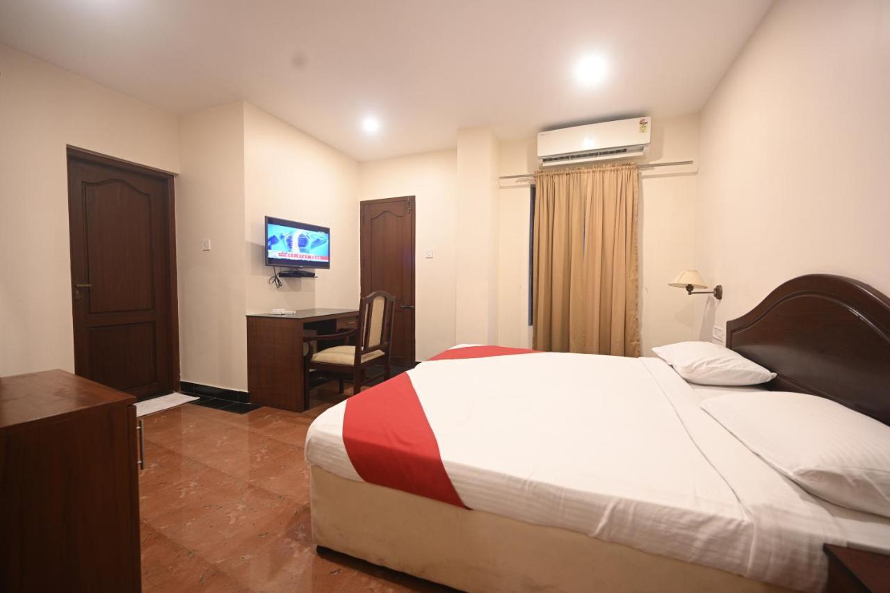 Hotel Bhagavath Gardens Chengannur Exteriör bild