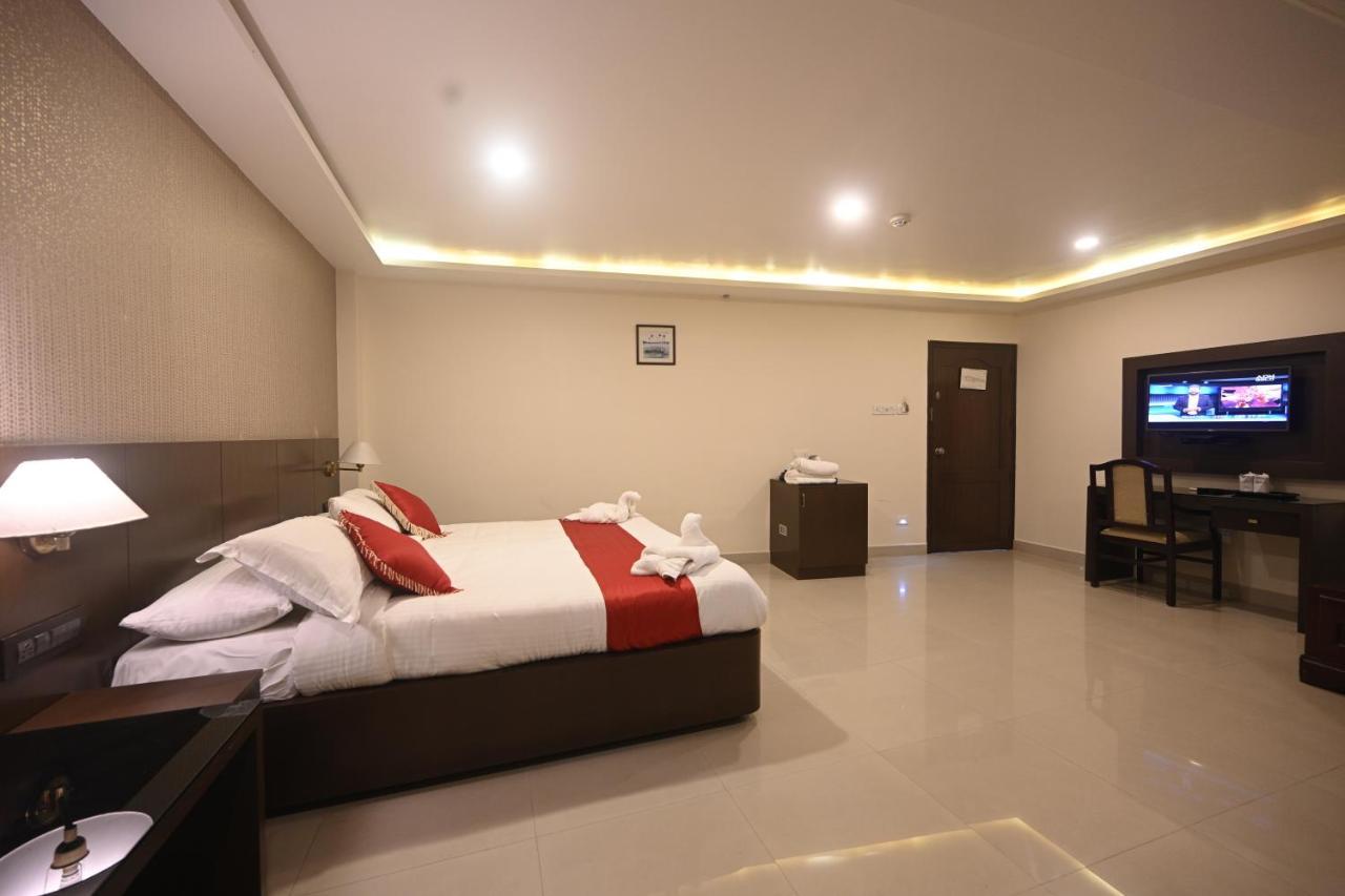 Hotel Bhagavath Gardens Chengannur Exteriör bild