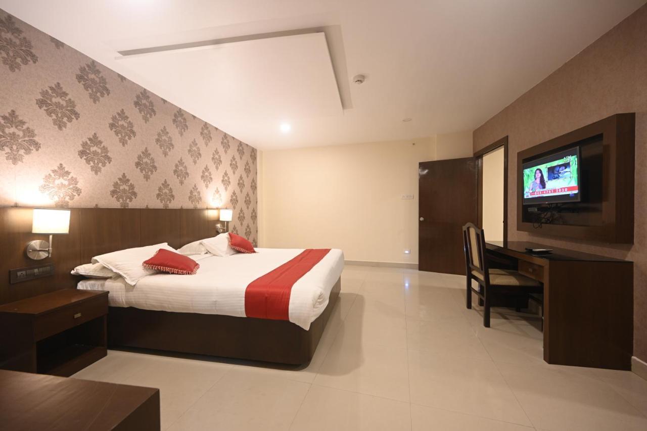 Hotel Bhagavath Gardens Chengannur Exteriör bild